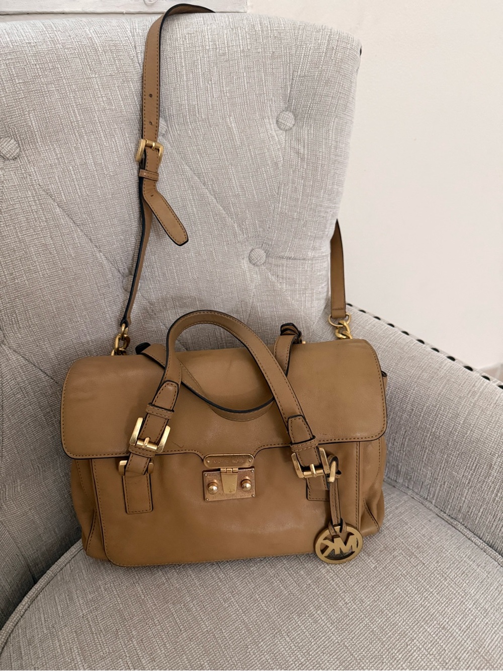 MICHAEL KORS Gosford Satchel Bag tan leather. Shoulder Bag with Gold hardware - Picture 4 of 15